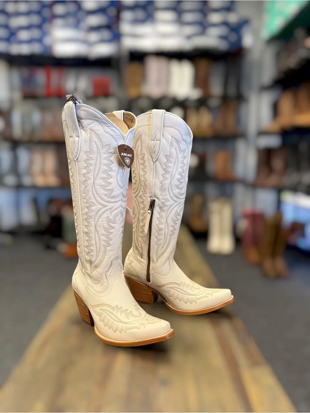 ARIAT WOMEN'S CASANOVA WESTERN
BOOTS - SNIP TOE VINTAGE BLANCO FESTIVAL BOOT 7 - Picture 2 of 10